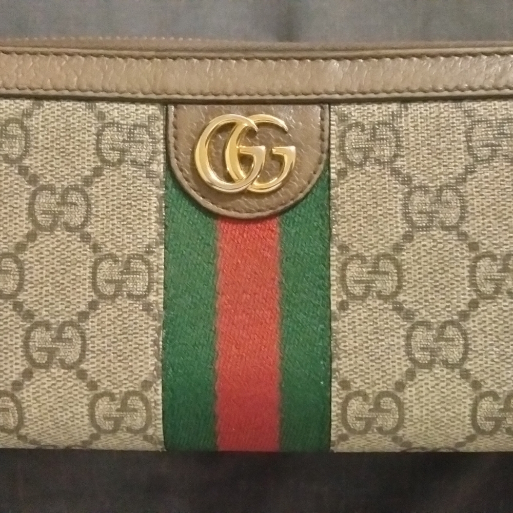 Gucci zip wallet